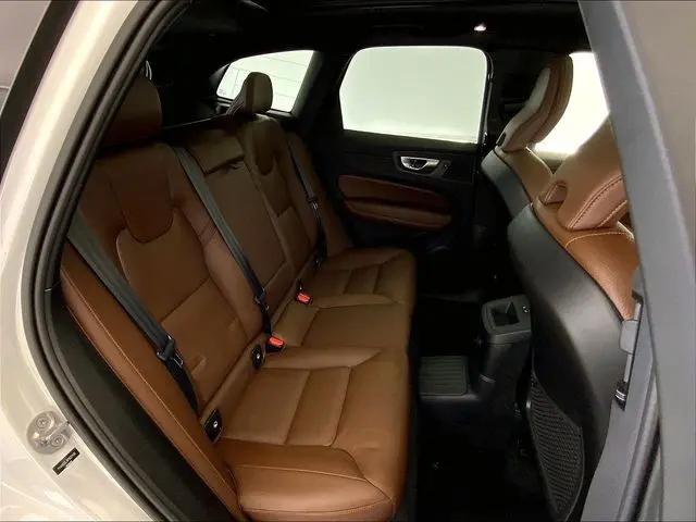 2024 Volvo XC60 Recharge T8 Plus Dark Theme