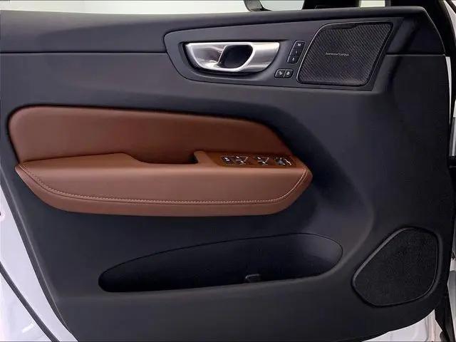 2024 Volvo XC60 Recharge T8 Plus Dark Theme