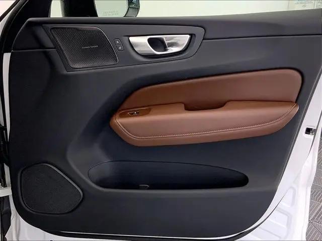 2024 Volvo XC60 Recharge T8 Plus Dark Theme