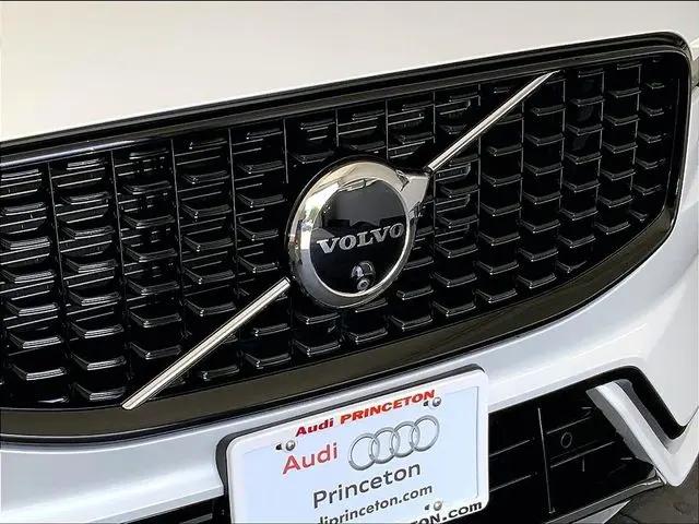 2024 Volvo XC60 Recharge T8 Plus Dark Theme