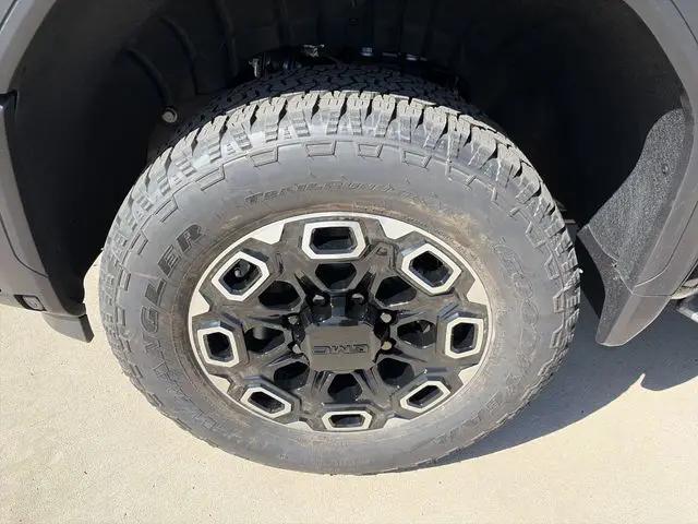 2026 GMC Sierra 2500HD Crew Cab, Standard Bed, AT4, 4WD