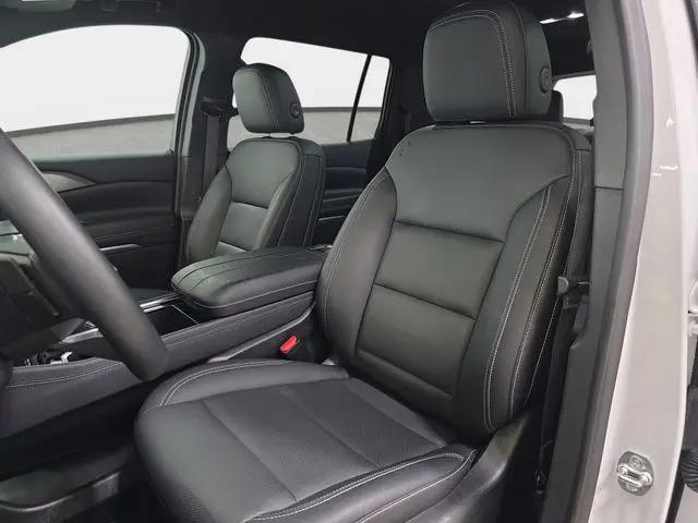2025 Chevrolet Traverse AWD LT