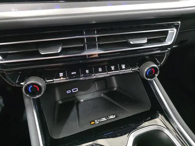 2025 Chevrolet Traverse AWD LT