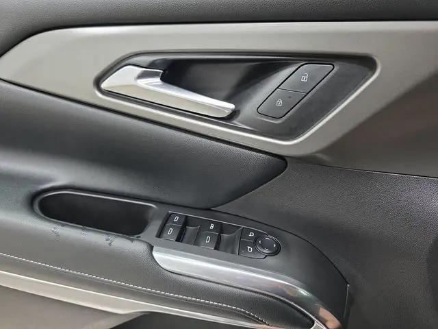 2025 Chevrolet Traverse AWD LT