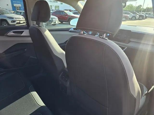 2025 Volkswagen Taos 1.5T SE