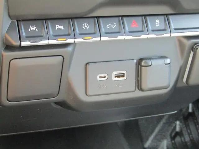 2023 Chevrolet Silverado 1500 4WD Double Cab Standard Bed WT