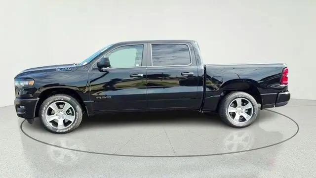 2026 Ram 1500 Express Crew Cab 4x4 57 Box