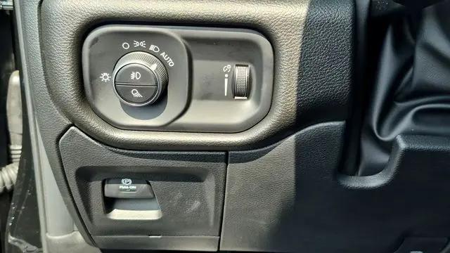 2026 Ram 1500 Express Crew Cab 4x4 57 Box