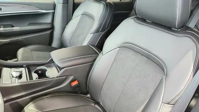 2026 Jeep Grand Cherokee L Altitude 4x2