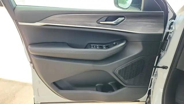 2026 Jeep Grand Cherokee L Altitude 4x2