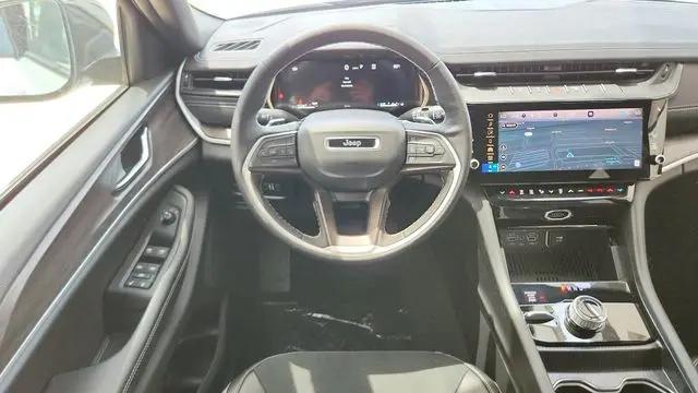 2026 Jeep Grand Cherokee L Altitude 4x2