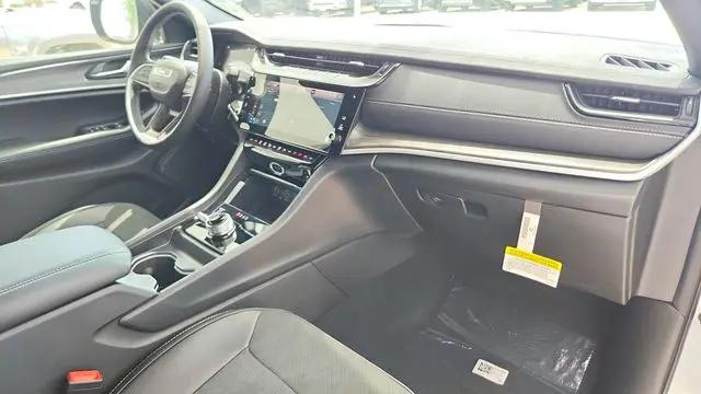 2026 Jeep Grand Cherokee L Altitude 4x2