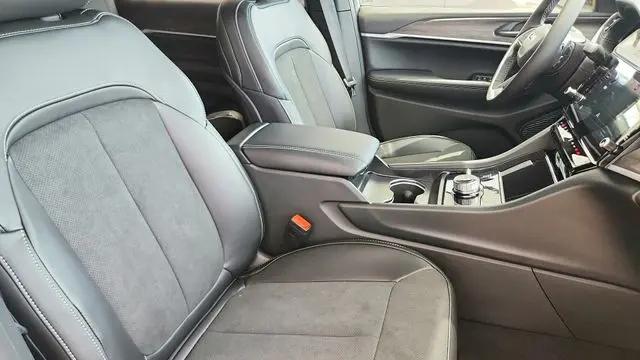 2026 Jeep Grand Cherokee L Altitude 4x2
