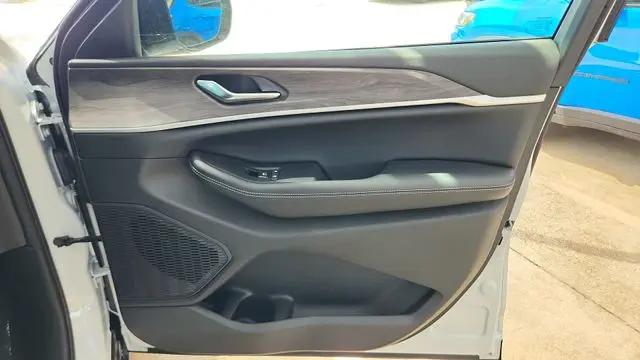 2026 Jeep Grand Cherokee L Altitude 4x2