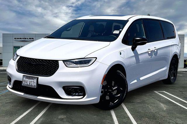2023 Chrysler Pacifica Hybrid Limited for sale in Indio, CA