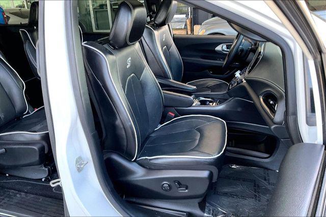 2023 Chrysler Pacifica Hybrid Limited