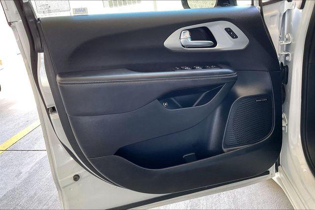 2023 Chrysler Pacifica Hybrid Limited