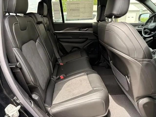 2026 Jeep Grand Cherokee Altitude 4x4