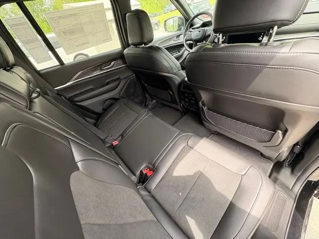 2026 Jeep Grand Cherokee Altitude 4x4