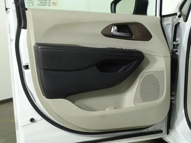 2021 Chrysler Voyager L