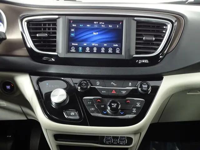 2021 Chrysler Voyager L