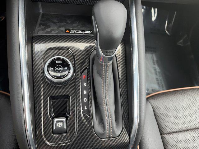 2024 GMC Canyon 4WD AT4