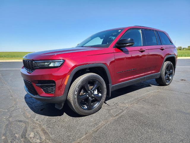 2023 Jeep Grand Cherokee Altitude 4x4 for sale in Watseka, IL