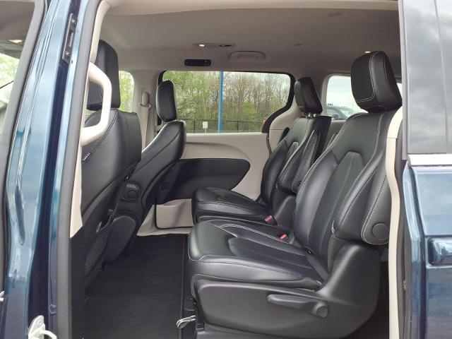 2024 Chrysler Pacifica Hybrid Select