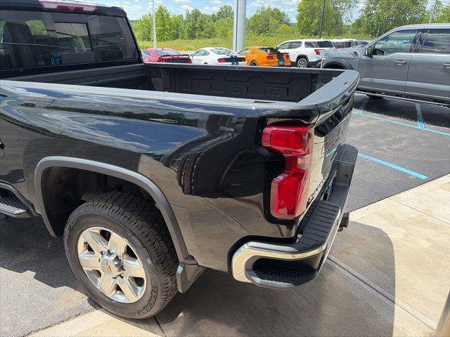 2022 Chevrolet Silverado 2500HD 4WD Crew Cab Standard Bed LTZ