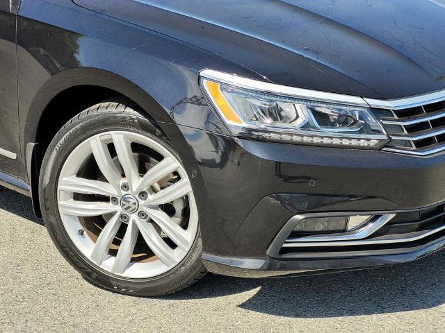 2018 Volkswagen Passat 2.0T SEL Premium