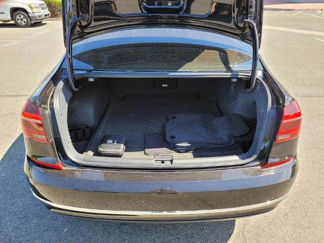2018 Volkswagen Passat 2.0T SEL Premium
