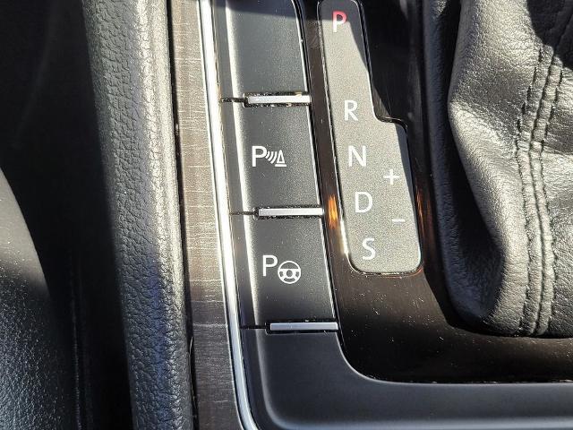 2018 Volkswagen Passat 2.0T SEL Premium