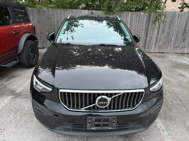 2023 Volvo XC40 B5 Ultimate Bright Theme