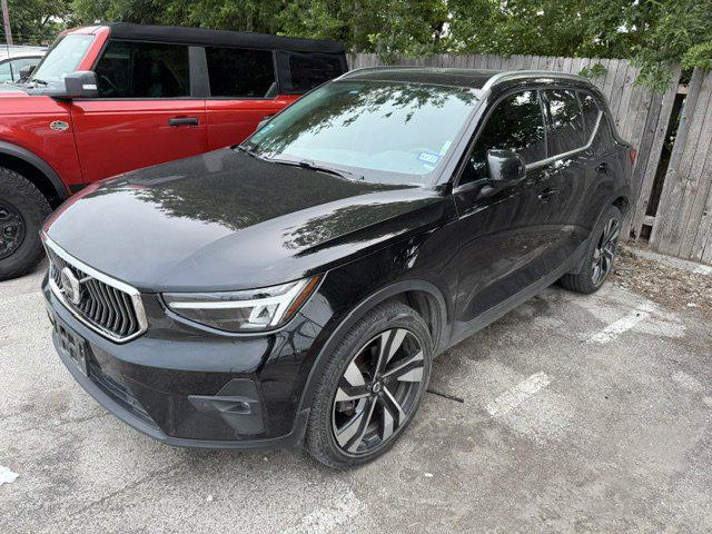 2023 Volvo XC40 B5 Ultimate Bright Theme