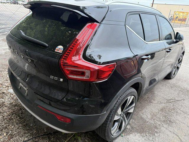 2023 Volvo XC40 B5 Ultimate Bright Theme