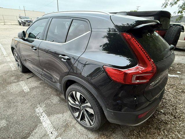2023 Volvo XC40 B5 Ultimate Bright Theme