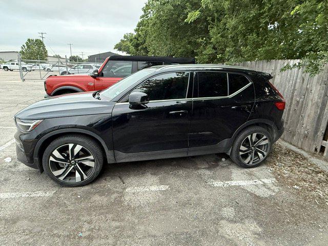 2023 Volvo XC40 B5 Ultimate Bright Theme