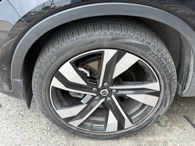 2023 Volvo XC40 B5 Ultimate Bright Theme
