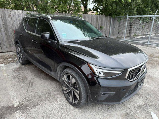 2023 Volvo XC40 B5 Ultimate Bright Theme