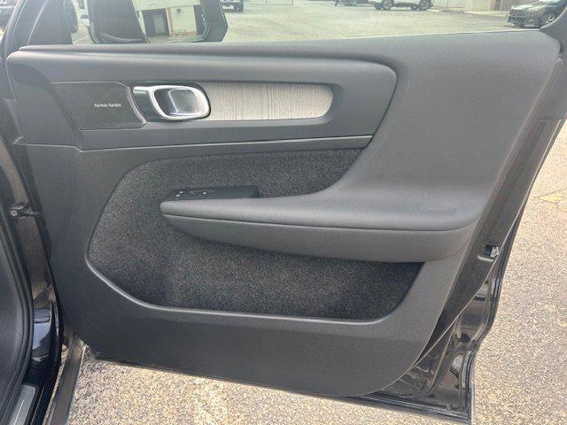 2023 Volvo XC40 B5 Ultimate Bright Theme