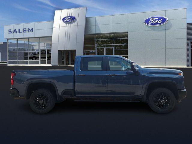 2025 Chevrolet Silverado 2500HD 4WD Crew Cab Standard Bed Custom