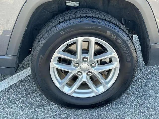 2023 Jeep Grand Cherokee L Laredo X 4x4