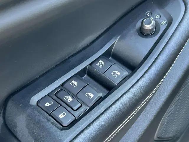 2023 Jeep Grand Cherokee L Laredo X 4x4