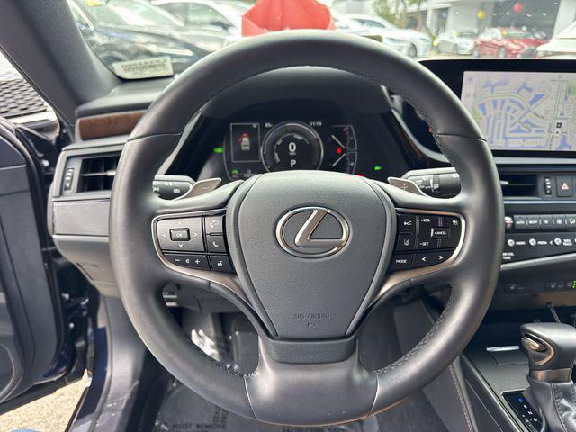 2025 Lexus ES 300h 300h
