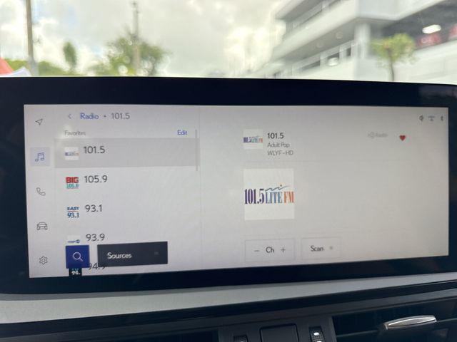 2025 Lexus ES 300h 300h