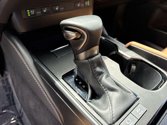 2025 Lexus ES 300h 300h