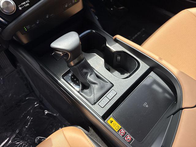 2025 Lexus ES 300h 300h