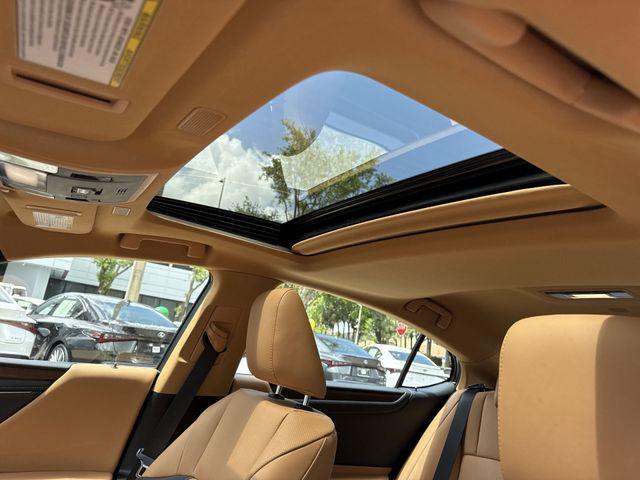 2025 Lexus ES 300h 300h