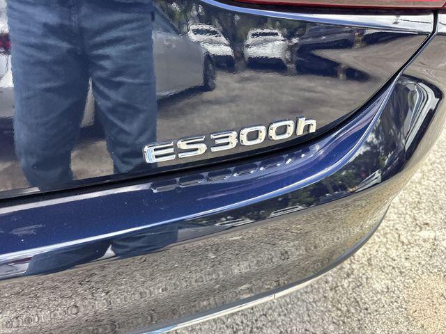 2025 Lexus ES 300h 300h