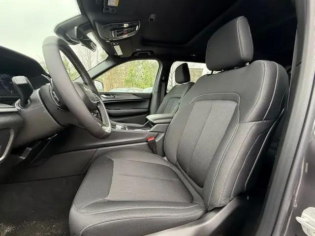 2025 Jeep Grand Cherokee L Laredo X 4x4
